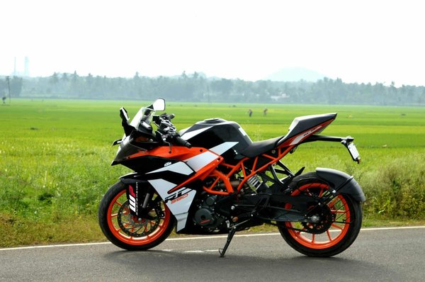 Quels pneus choisir pour une KTM 1290 Super Adventure en conditions mixtes ?