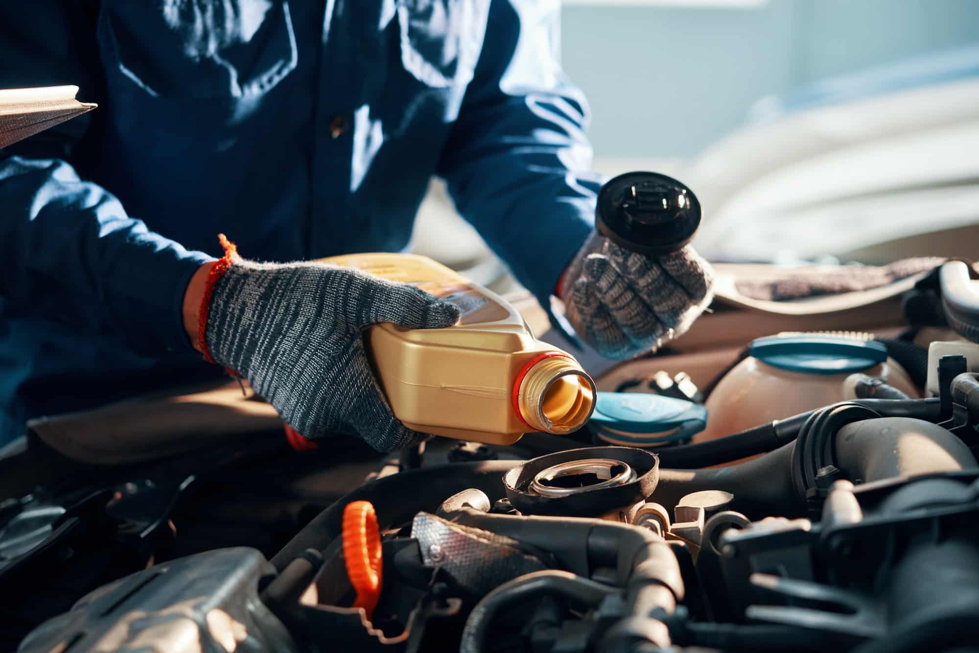 Comment bien choisir l’huile à moteur adaptée à votre véhicule ?