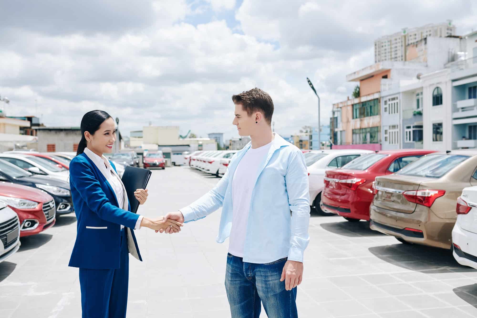 Les bonnes questions à poser au vendeur d’une voiture d’occasion